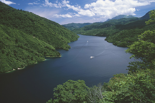 奥只見ダム湖